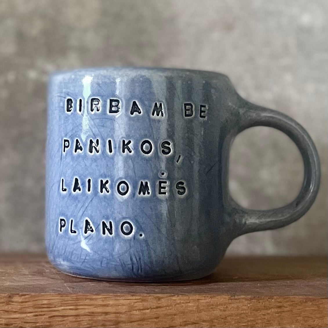 Puodelis apie darbą ir planavimą žalsvas