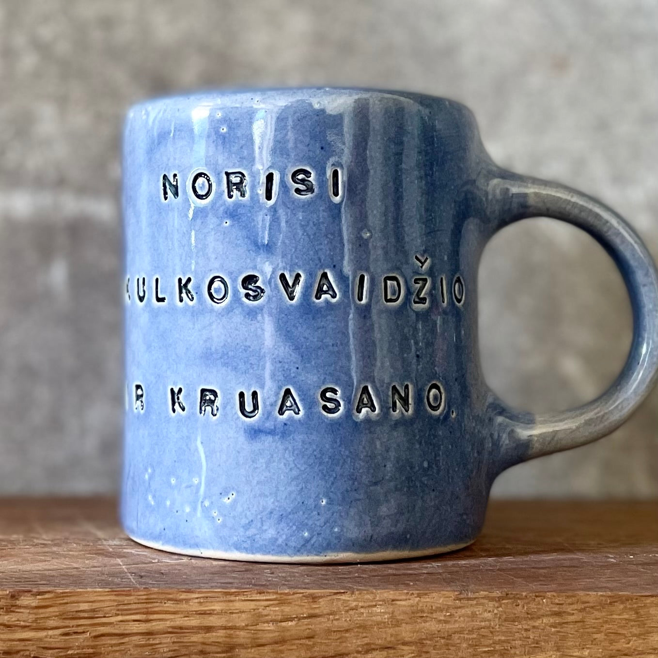 Blue mug with funny phrase in Lithuanian