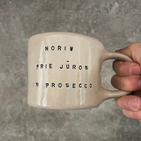 Flat mug with prosecco saying