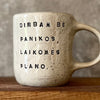Taškuotas puodelis apie darbą