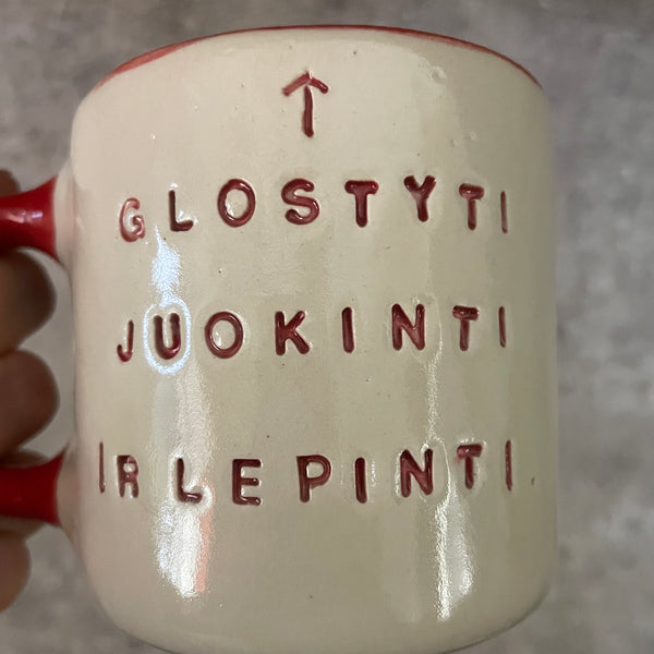 Puodelis su užrašu