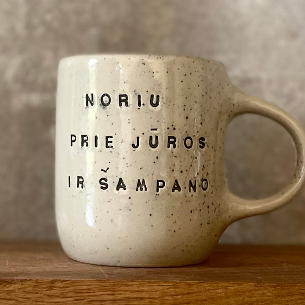 Taškuotas puodelis ŠAMPANO