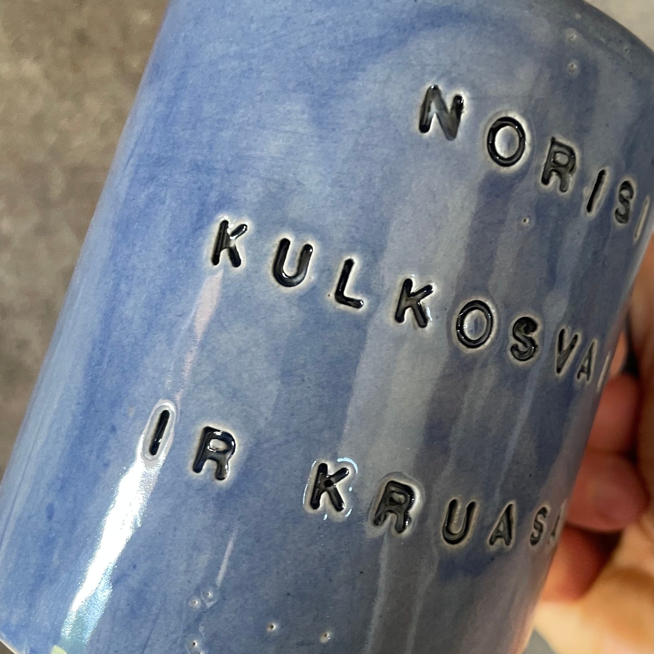 Blue mug with funny phrase in Lithuanian