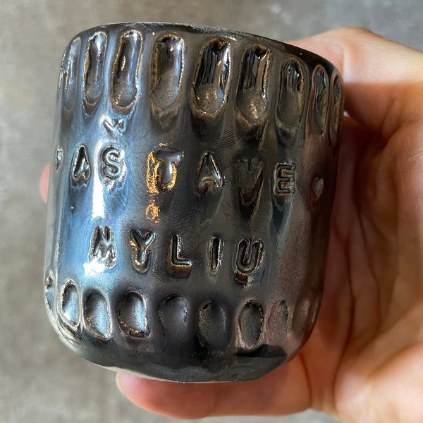 Labai mažas tamsus puodelis AS TAVE MYLIU