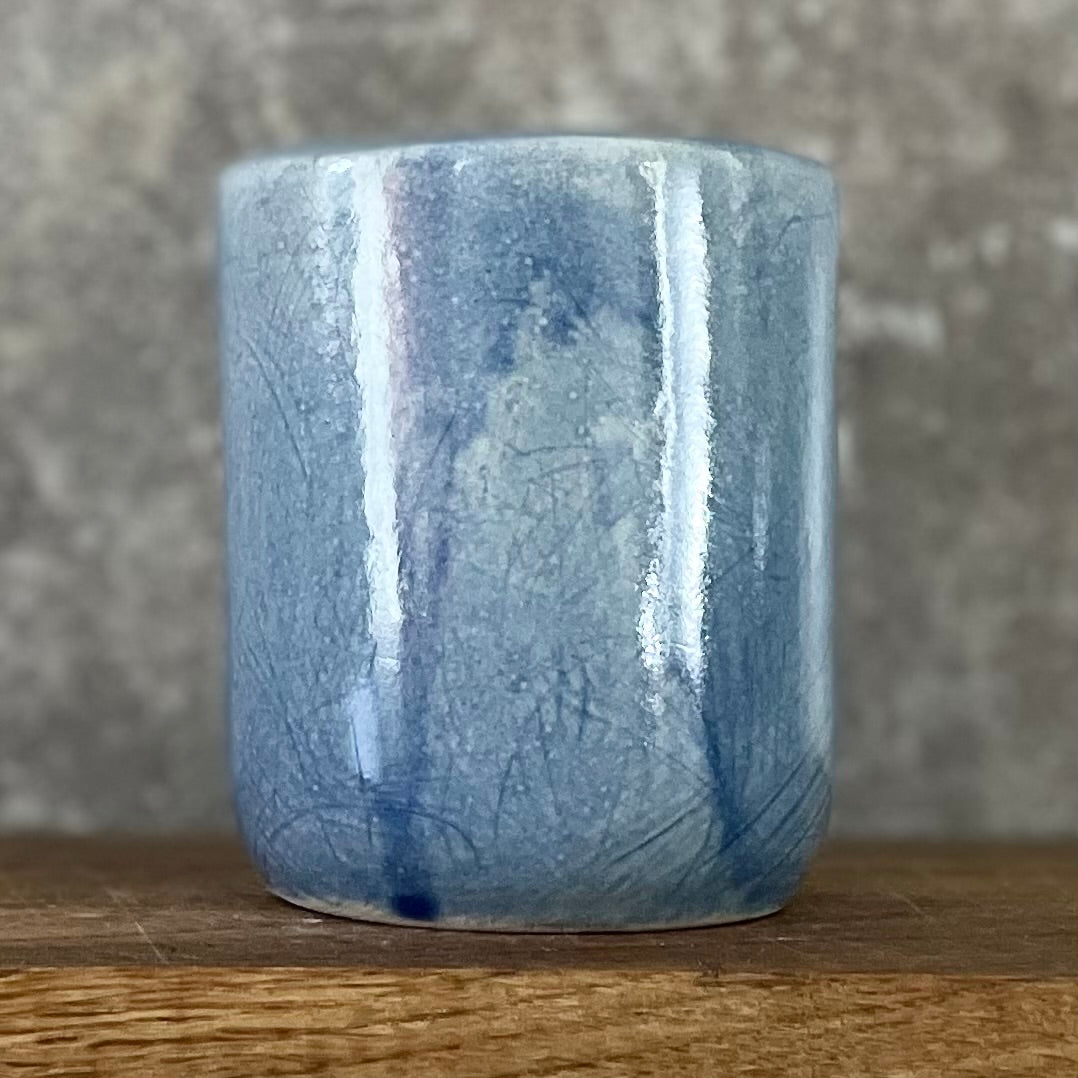 Mėlynas puodelis su užrašu PRISIMINK, KODĖL PRADĖJAI