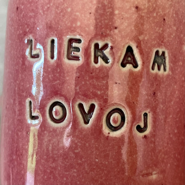 Mažas rožinis puodelis "LIEKAM LOVOJ"