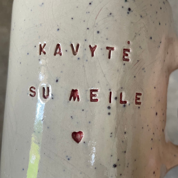 Nedidelis puodelis KAVYTĖ SU MEILE