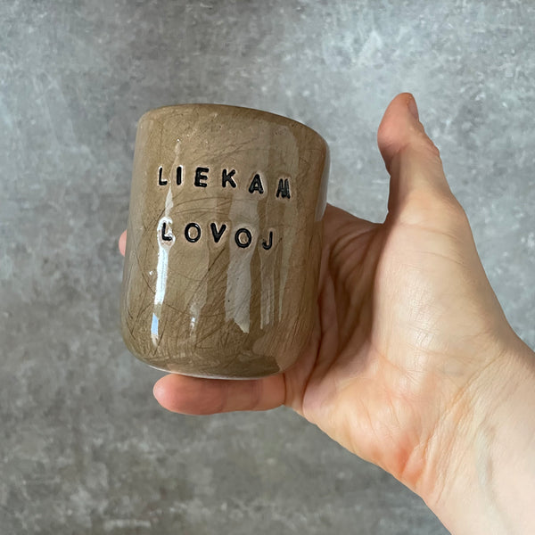Rudas puodelis "LIEKAM LOVOJ" 150 ml