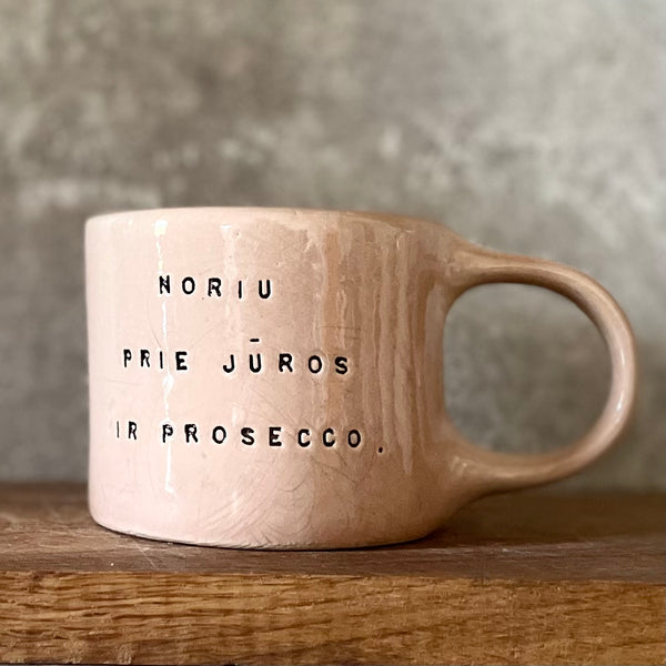 Puodelis su užrašu apie Prosecco