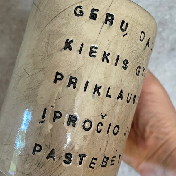 Rusvas puodelis apie gerus dalykus