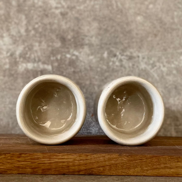Set of two small mugs with words in Lithuanian - flat