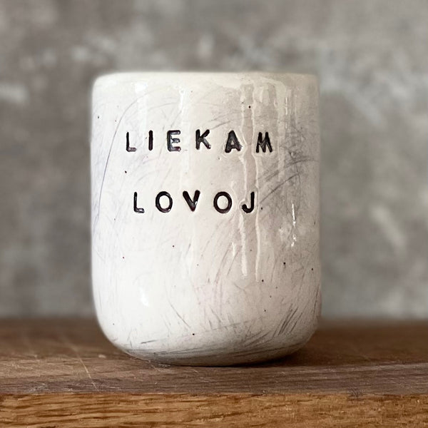 Mažas rožinis puodelis "LIEKAM LOVOJ"