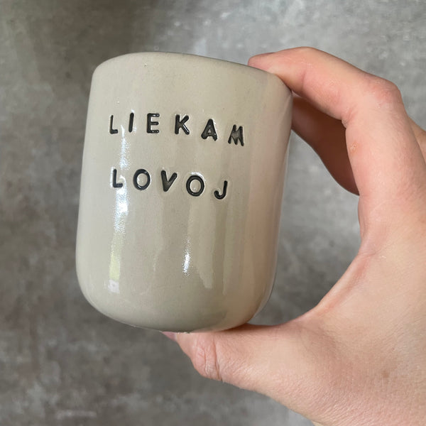Du maži puodeliai "Liekam lovoj"