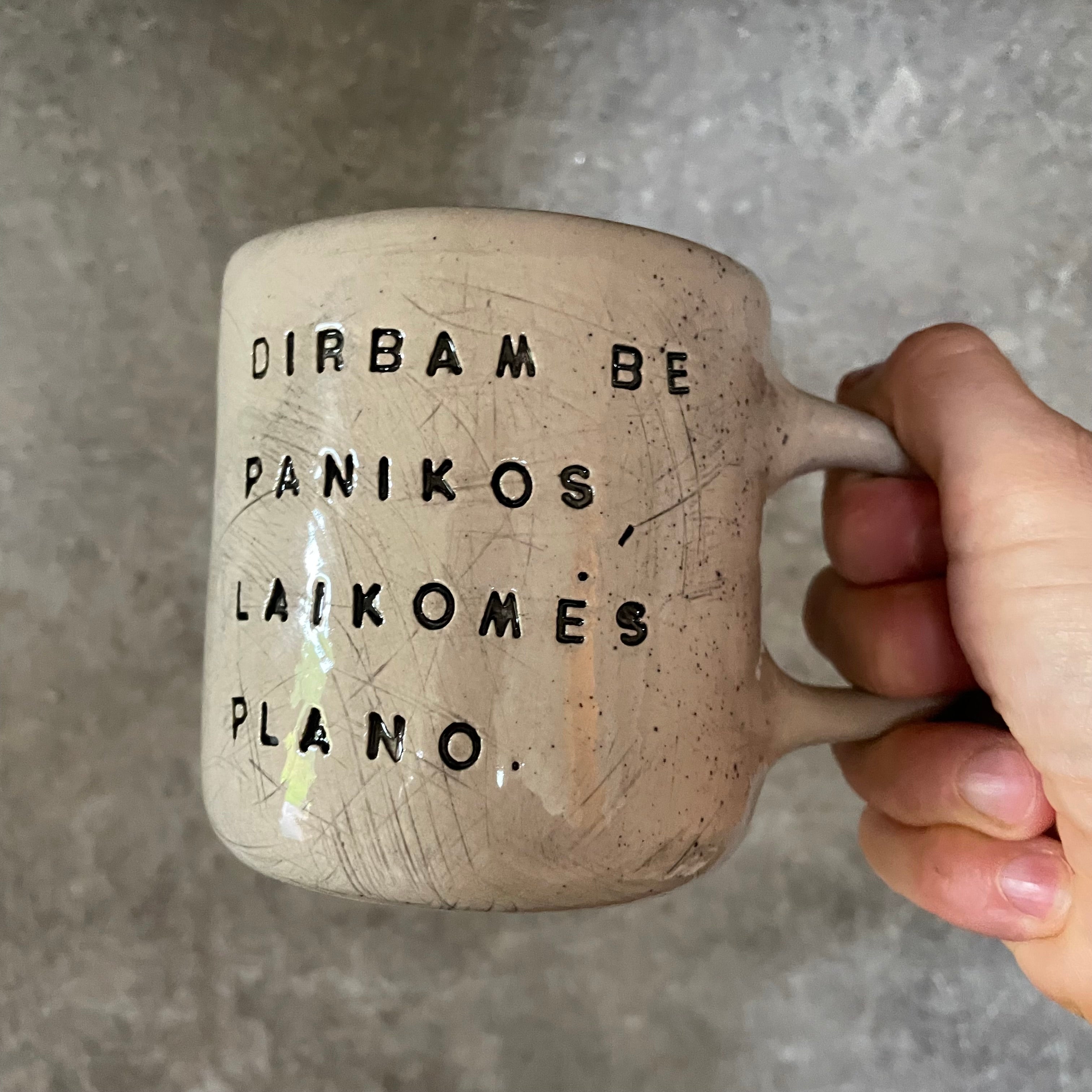 Puodelis dirbam be panikos - truputį kreivas