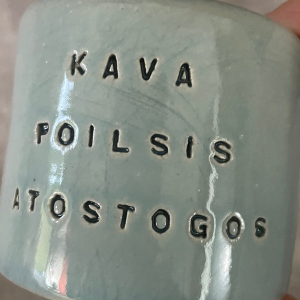 Mažas melsvas puodelis apie atostogas