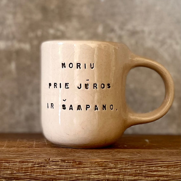 Mažiukas puodelis su linksmu užrašu