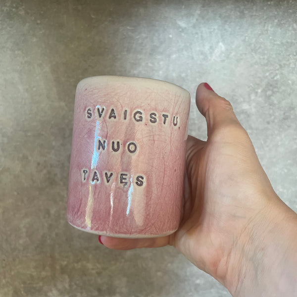 Svaiginančiai nuraudęs puodelis