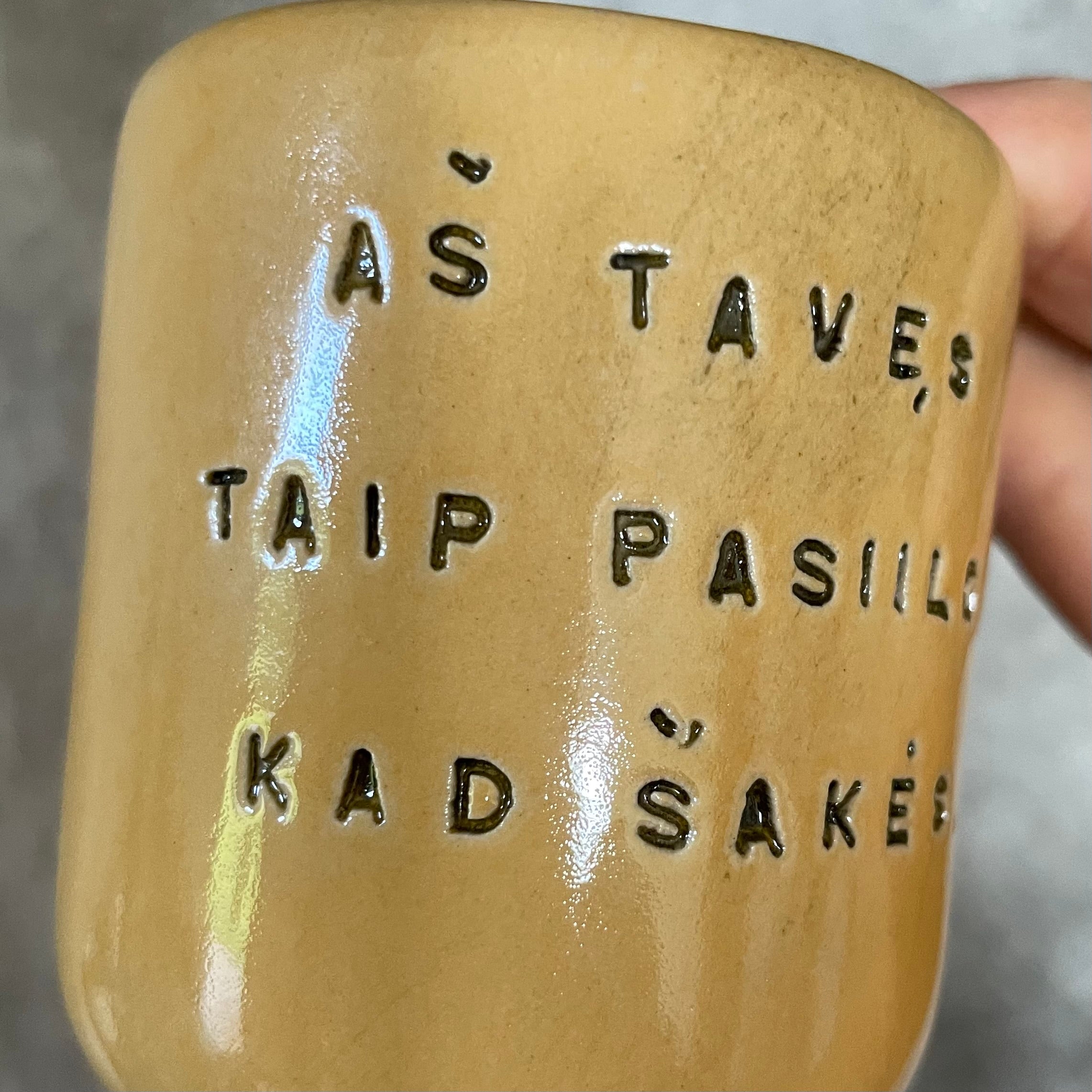 Mažas geltonas puodelis 'PASIILGAU'