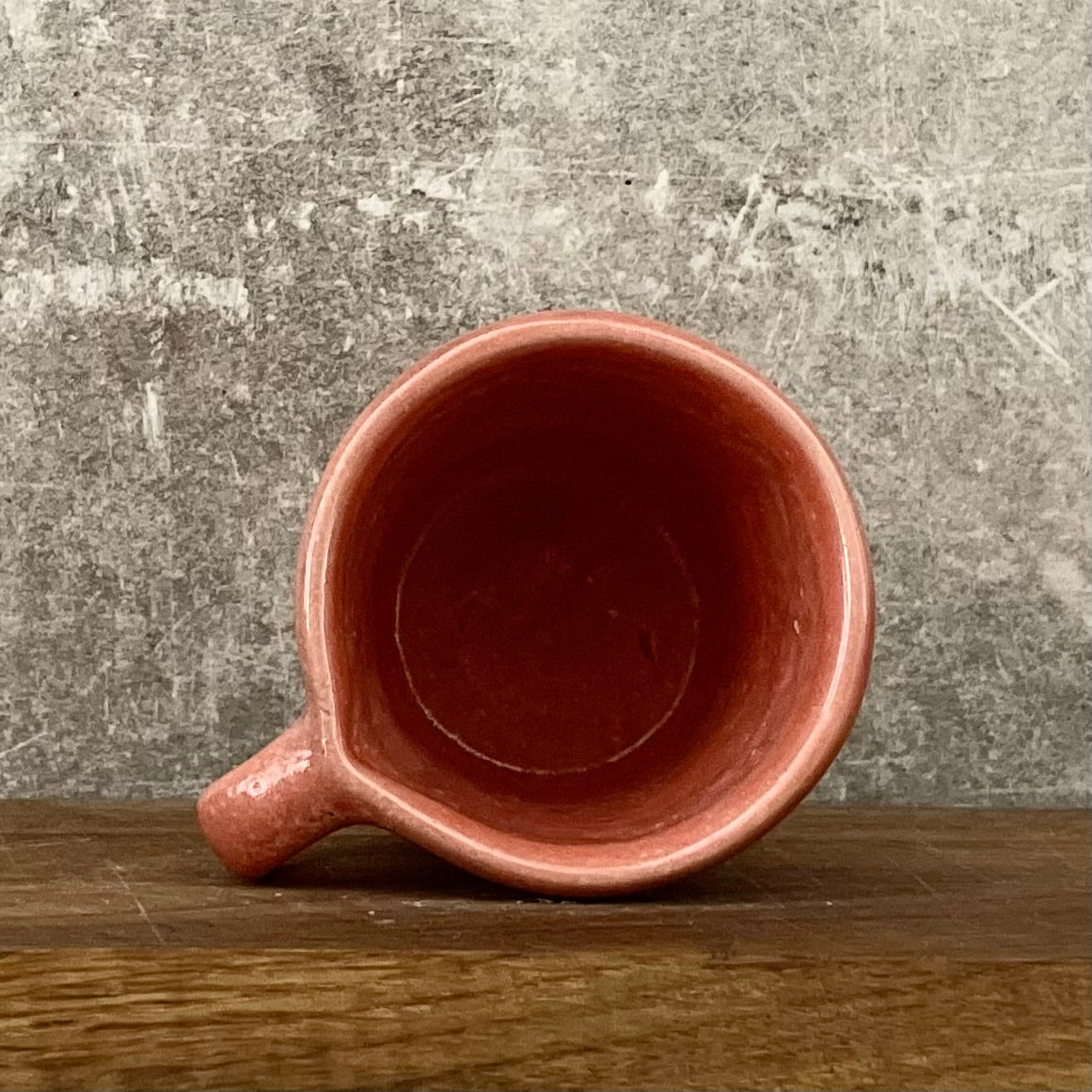 Small red mug with words in Lithuanian