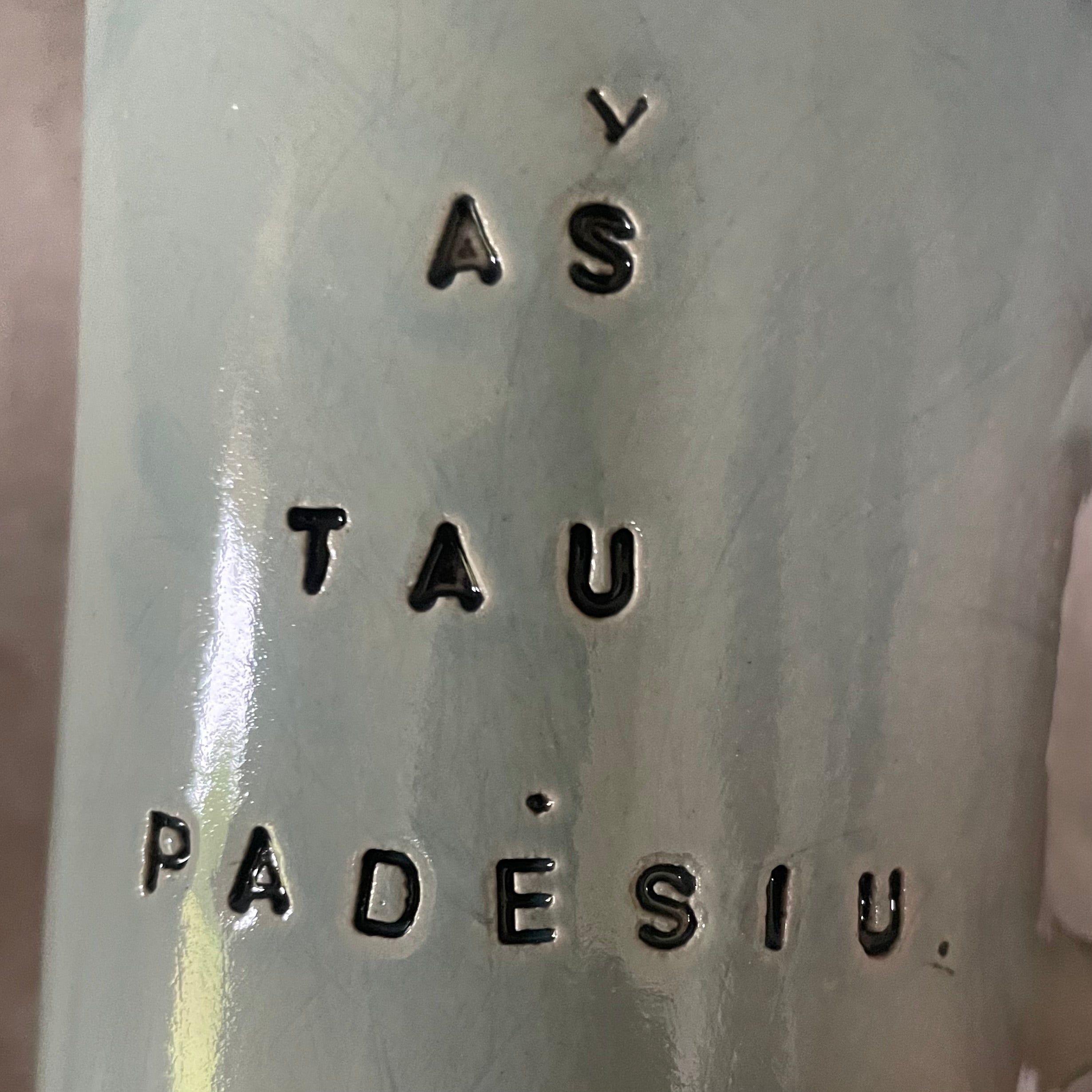 Melsvas puodelis su geranorišku užrašu