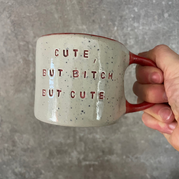 Puodelis su raudona rankena CUTE