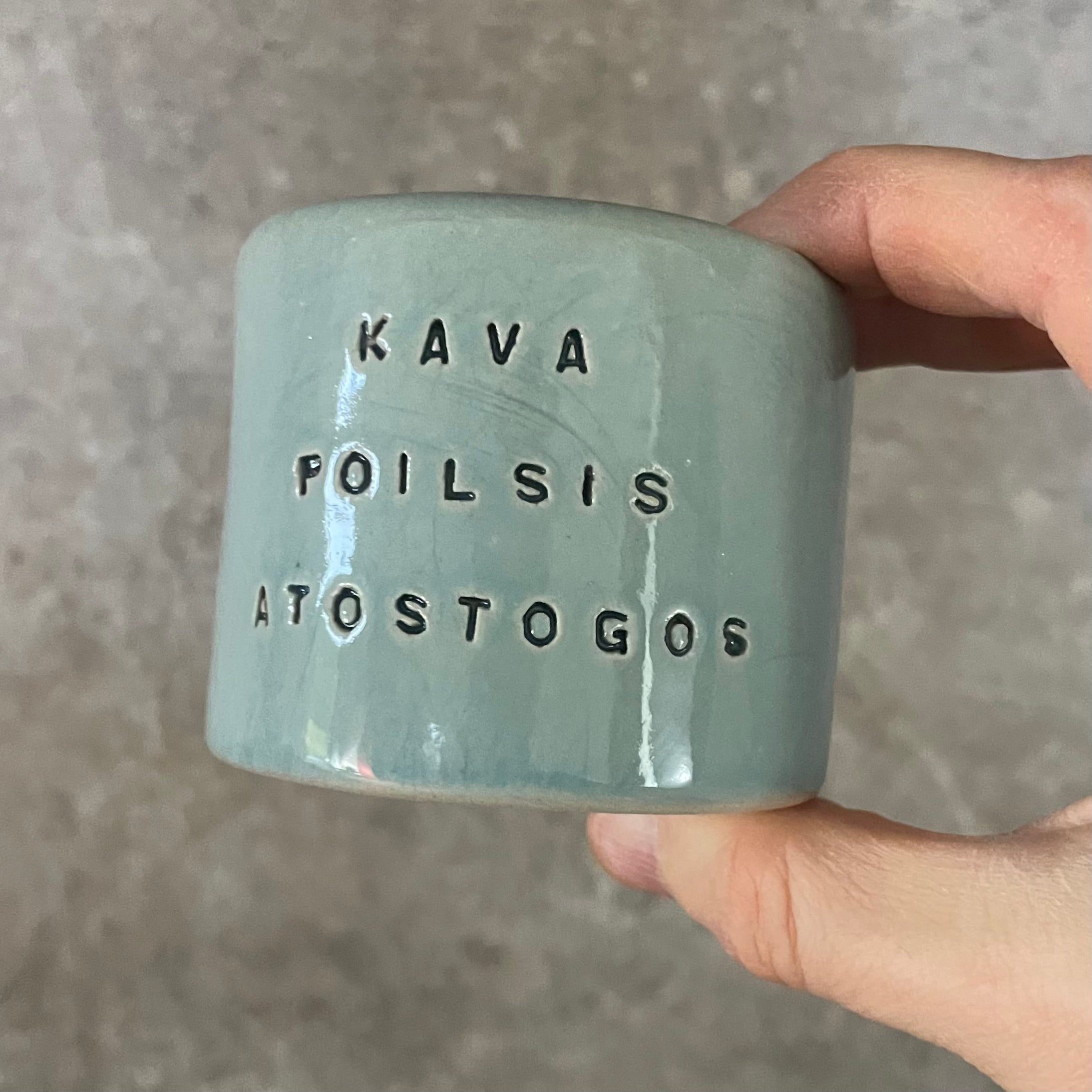 Mažas melsvas puodelis apie atostogas