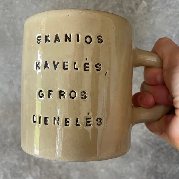 Puodelis su gerais palinkėjimais