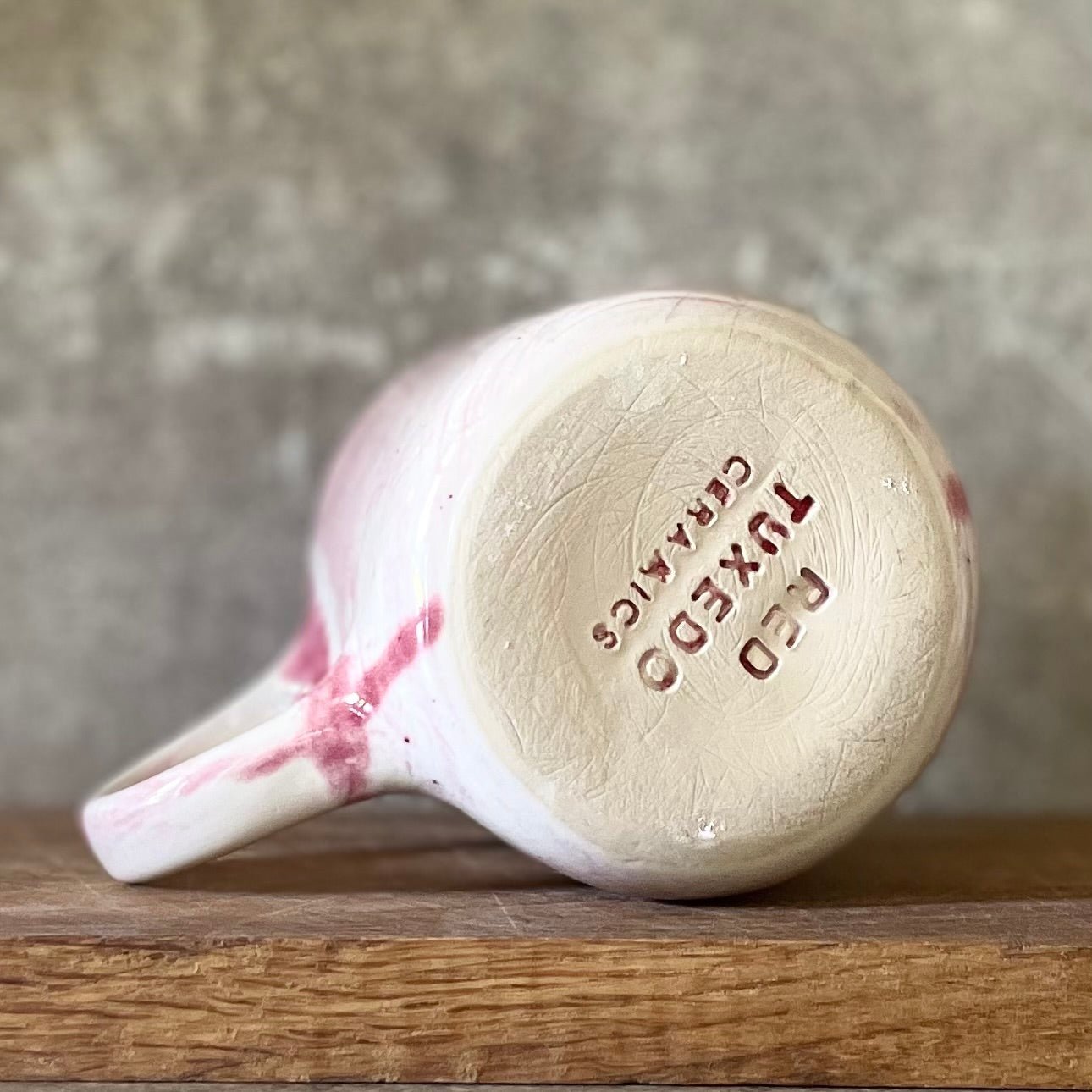 Light-berry-pink mug with words in Lithuanian