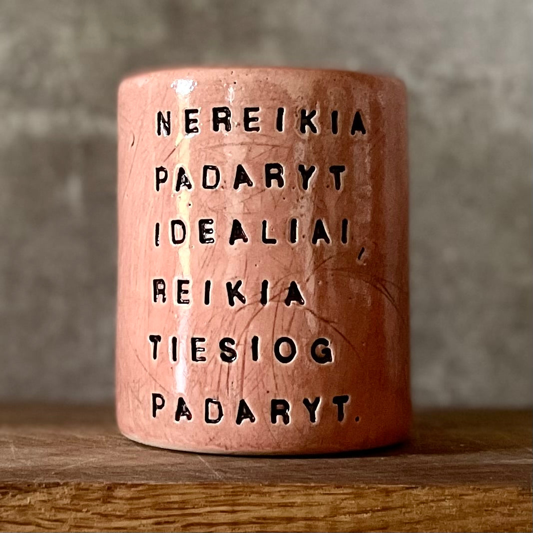 Puodelis be rankenos apie perfekcionizmo atsisakymą