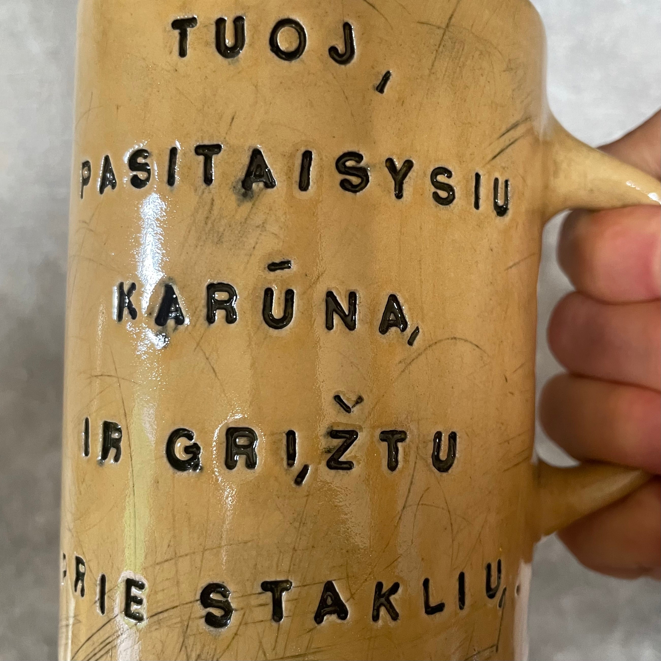 Big mug with funny phrase in Lithuanian