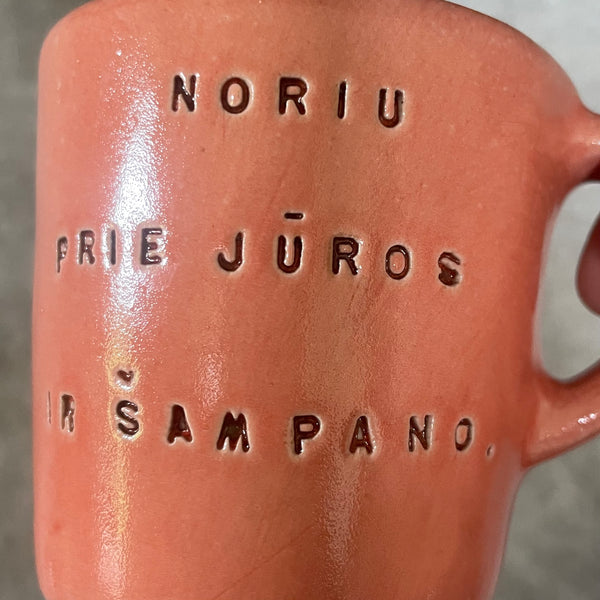 Raudonas mažas puodelis NORIU ŠAMPANO