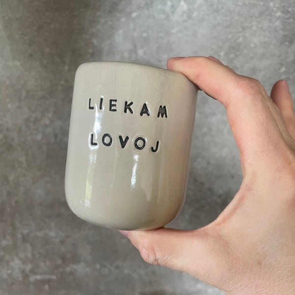 Du maži puodeliai "Liekam lovoj"