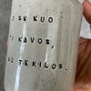 Puodelis su linksmu užrašu apie tekilą