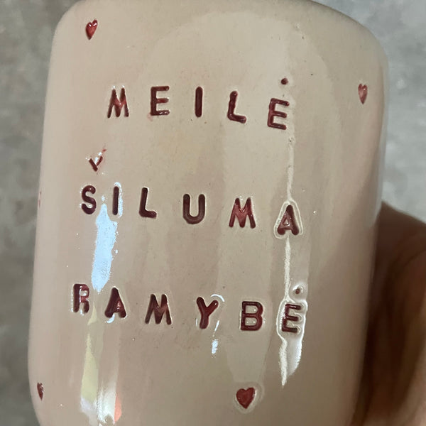 Large pink tumbler mug with text in Lithuanian